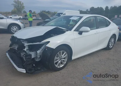 2025 Toyota Camry Le z USA, uszkodzony, nr VIN 4T1DAACK3SU045989